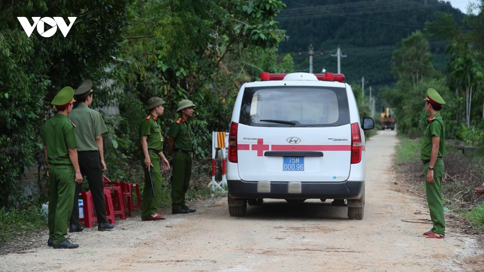 Thủ tướng chia buồn sâu sắc với gia đình các nạn nhân vụ sạt lở đất ở Thừa Thiên-Huế